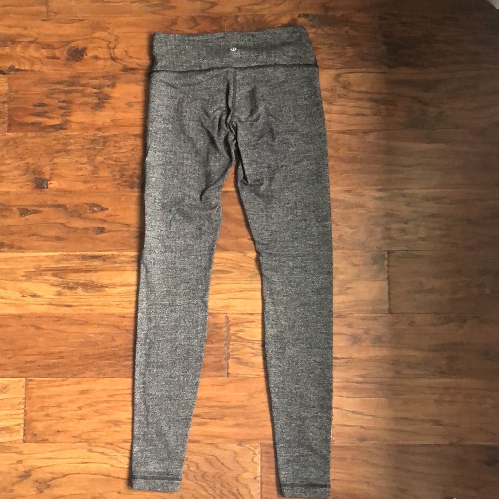 Lululemon leggings size 6